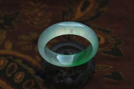 天然翡翠手镯的价格为何高到吓人 原因有三个   第1张