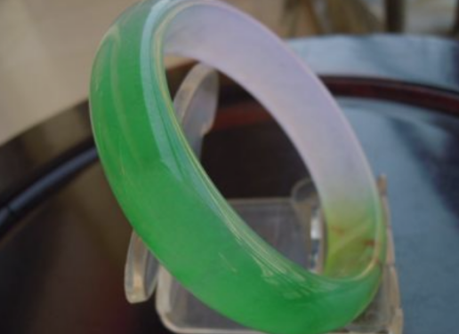 八三翡翠值钱吗 它跟普通翡翠有什么区别   第1张