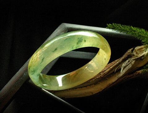 3000元的翡翠手镯究竟怎么样啊 是捡到大便宜还是买亏了 第2张