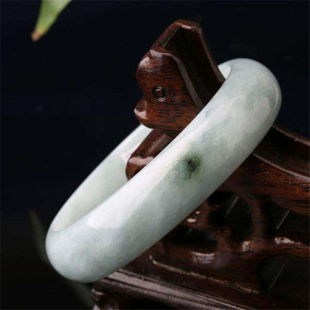 糯种翡翠价值多少？行家手把手教你如何挑选！   第1张