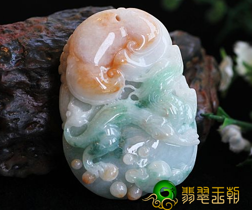 翡翠评定有什么小技巧 一看二摸三估量 