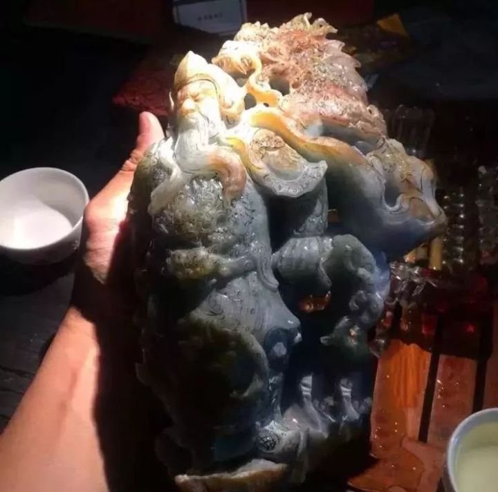 
                历时三年，终把一块2.6公斤的“大雾”变成艺术，手艺人辛苦了
   第2张