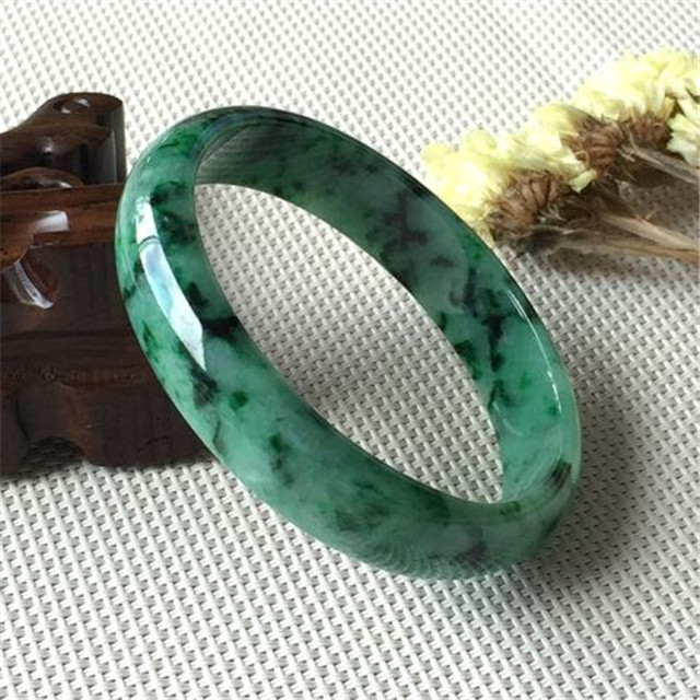 花青翡翠手镯价格高吗?决定它价格的因素有哪些? 第3张