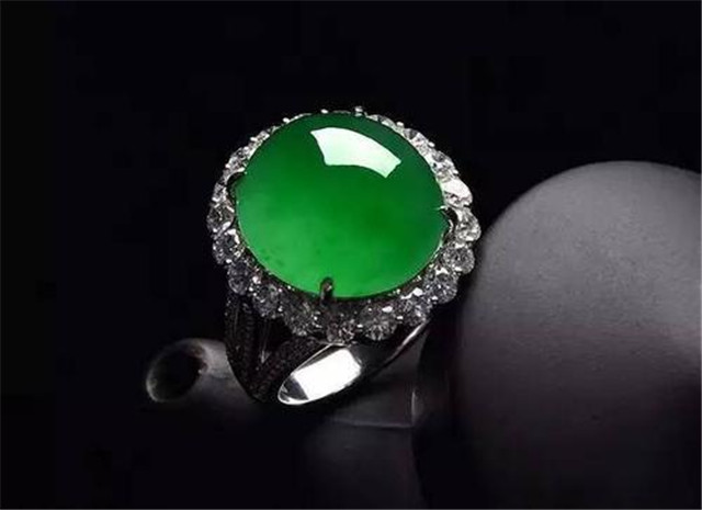 冰种翡翠价格是多少?讲一讲它与玻璃种翡翠的区别! 第1张