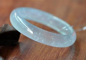 玉镯断了该怎么办？有什么办法能够处理好断裂的地方吗   第1张