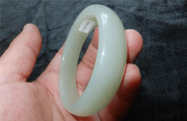 和田玉是不是每个人都可以戴?佩戴它到底有什么好处? 第2张