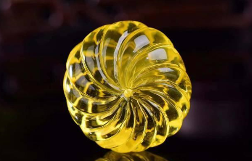 琥珀鉴别的简单方法 琥珀佩戴注意事项 第1张