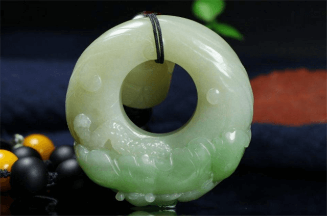 俄料和青海料哪个贵？来看看它们之间有什么差别！   第3张