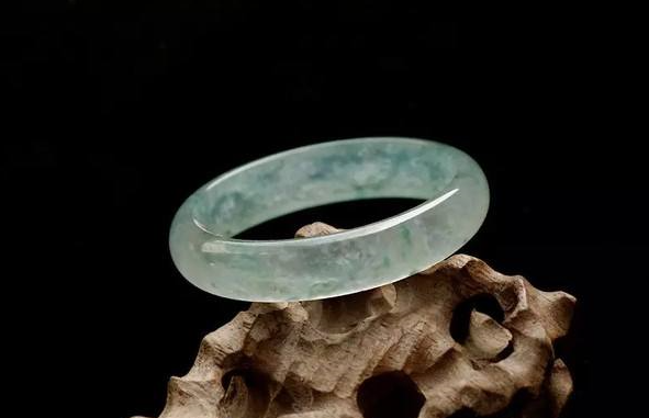 芙蓉种翡翠竟卖到200万之高?!究竟是何种高级货? 第2张