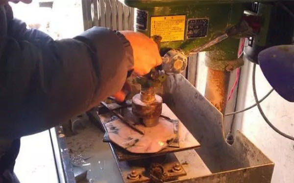 
翡翠翡翠原石生产加工镯子的一个全过程
   第3张