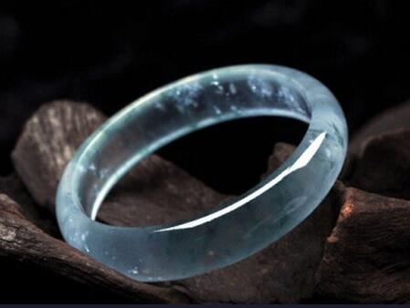 2万以上的翡翠手镯怎么样 不会挑选等于白忙活 第2张