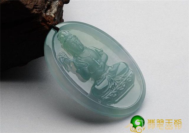 翡翠观音的寓意有哪些？影响它价格的因素多吗？   第3张