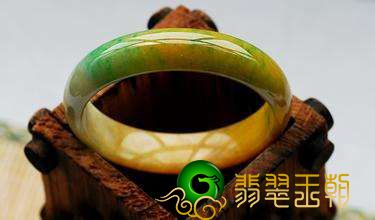 黄加绿翡翠为何那麼贵 財富和吉祥如意性命与魅力集一身   第2张