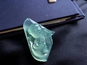 晴水背景色翡翠天使宝贝牌坠   第1张