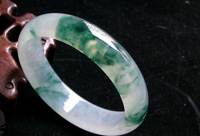 翡翠鉴定的误区有哪些 正确鉴定翡翠的方法