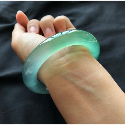 翡翠和玉的差别是啥，如何判断鉴别哪一个贵，哪家好，一样吗？ 