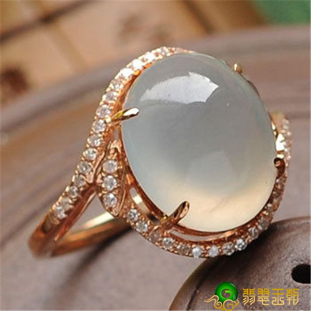 翡翠戒指受女性欢迎吗?讲讲如何挑选适合自己的翡翠戒指! 第2张