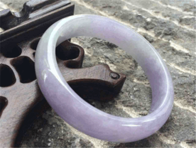 越南玉镯有棉怎么样？这种选购方法你清楚吗？   第2张