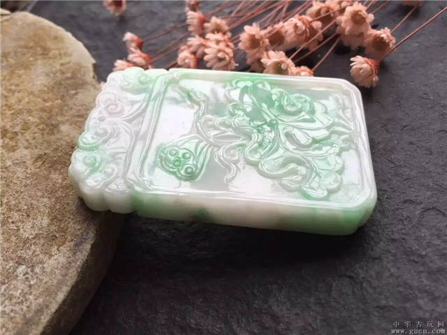 白底青贵还是糯种贵?它们值得收藏吗？   第1张