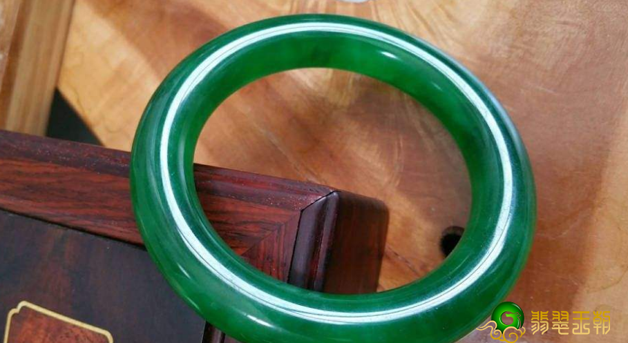 翡翠分好几个级别？这类对你购买翡翠很重要。   第2张