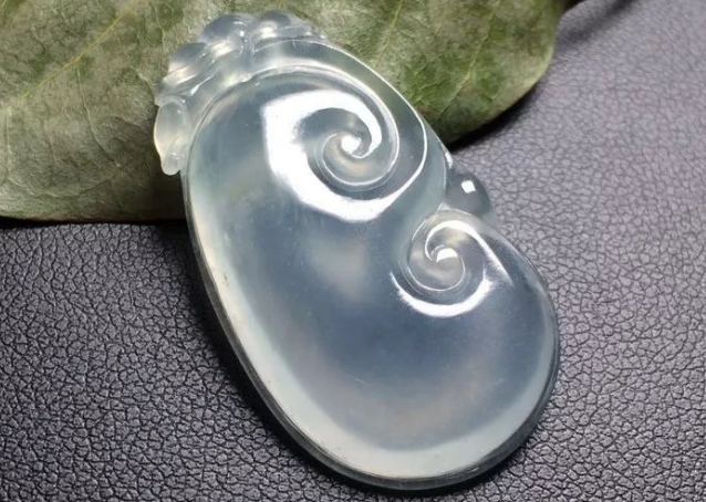 价格几千、几万、几十万，甚至几千万的翡翠，它们的差别究竟在哪？   第1张