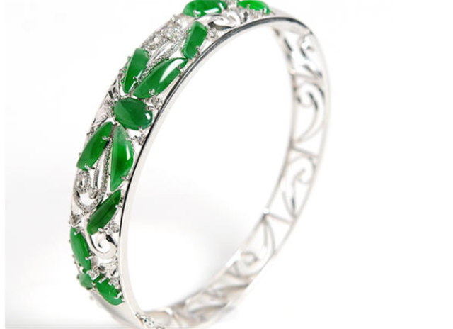 初学者必会的新手入门专业知识：翡翠究竟是什么？如何辨别它的真伪？   第1张