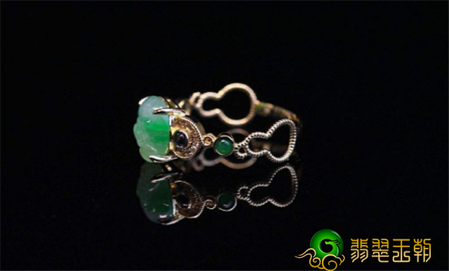 翡翠戒指嵌入样式有几种?何不看一看本文！   第2张