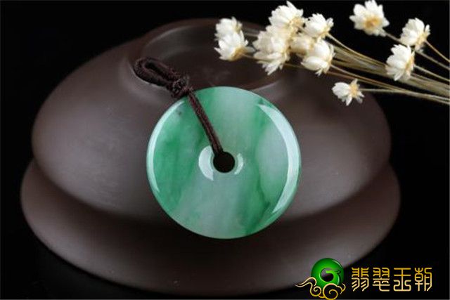翡翠翡翠平安扣越大越好么？最重要的是一定要自身喜爱！   第2张