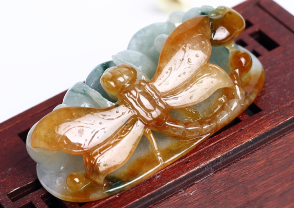 最近生活不太顺心，想要转运？这一件翡翠饰品或许可以帮到你……   第1张