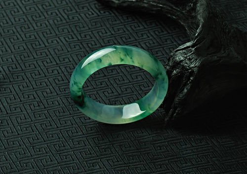 挑选选购嵌入类戒指要留意些哪些？其释放的风采令人亲睐！   第3张