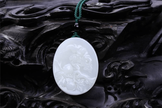 和田玉适合年轻人佩戴吗?那就要看你喜不喜欢它了! 第3张