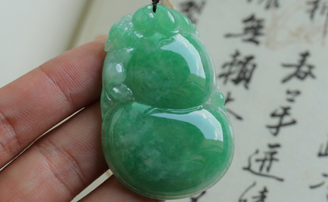 翡翠晴底是什么意思 翡翠的种和底有什么区别   第2张