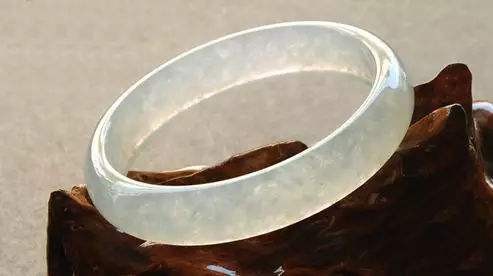 整个玉镯都是棉絮好吗 如何鉴别真伪 