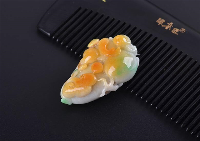 翡翠吊坠最受欢迎的几种形状有什么特点？这篇文章都给你整理好了！   第4张