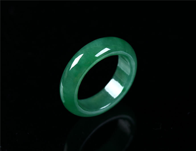 想掌握翡翠扳指的价钱?讨论一下本文就知道！(文图)   第4张