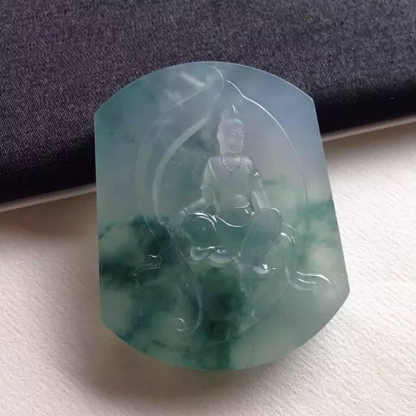 冰种翡翠的等级 不同等级的冰种翡翠价格和价值都不一样   第1张