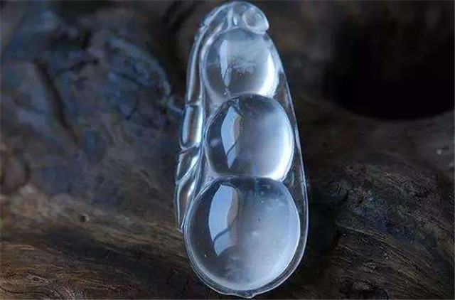 玻璃种翡翠价格高吗？本文为你揭开答案！   第2张