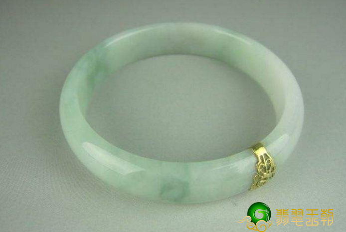 翡翠玉镯的种类，你知道多少？   第2张