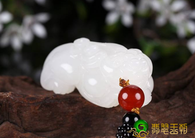 白色的翡翠有价值吗 哪些方面会危害它的使用价值   第2张