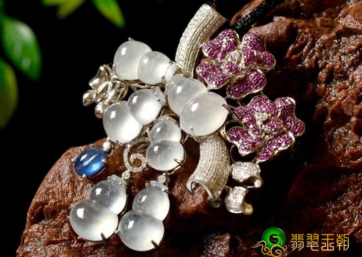 翡翠胸花—那样配戴起來能够更雅致   第2张