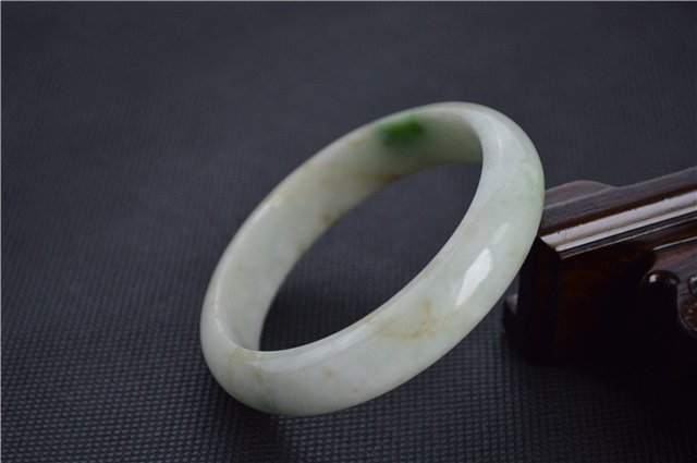 原先这种方式 全是不正确的！翡翠究竟怎样评定真伪？   第2张