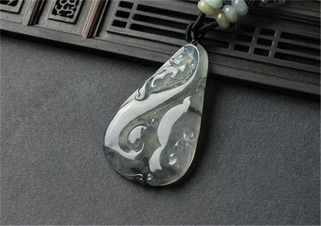 乌鸡种翡翠值钱吗?乌鸡种翡翠值得买吗? 第2张