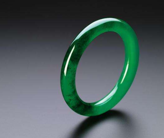 什么翡翠手镯好，戴在哪只手好？   第1张