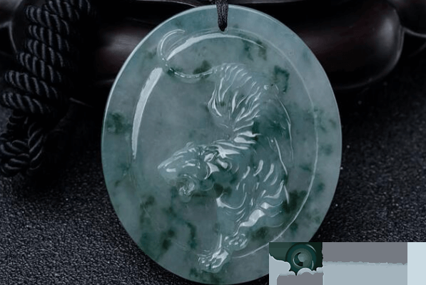 翡翠虎牌的寓意有哪些?快来看看你适不适合佩戴它？   第3张