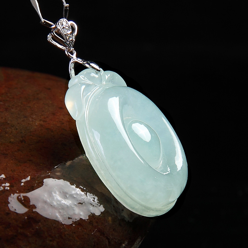 盘点最不靠谱的翡翠鉴定法,鉴定不当还会伤害翡翠!你试过哪几种? 第1张