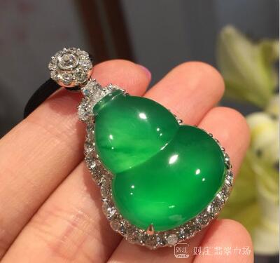怎样选翡翠项链吊坠？ 