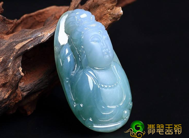 翡翠观音的寓意有哪些？影响它价格的因素多吗？   第2张