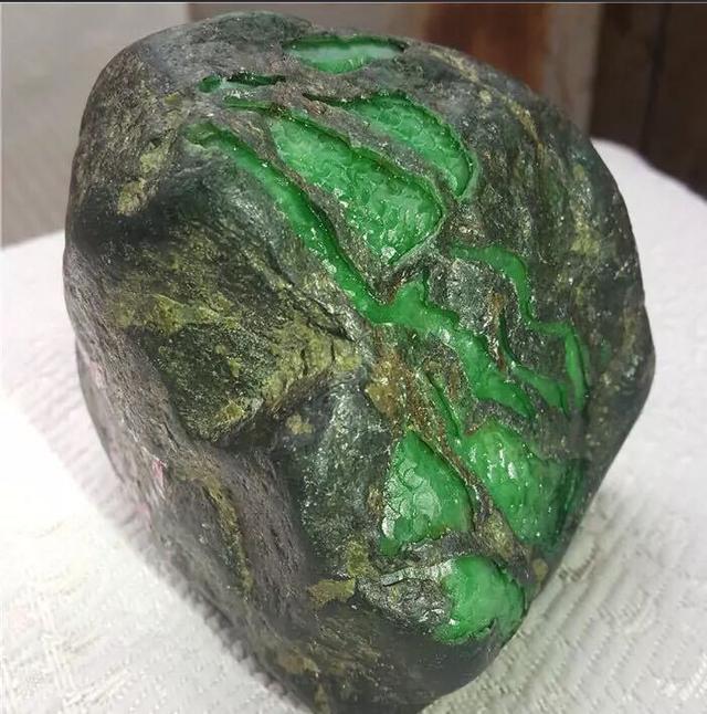 切翡翠原石有什么注意事项 切翡翠原石技巧 第1张