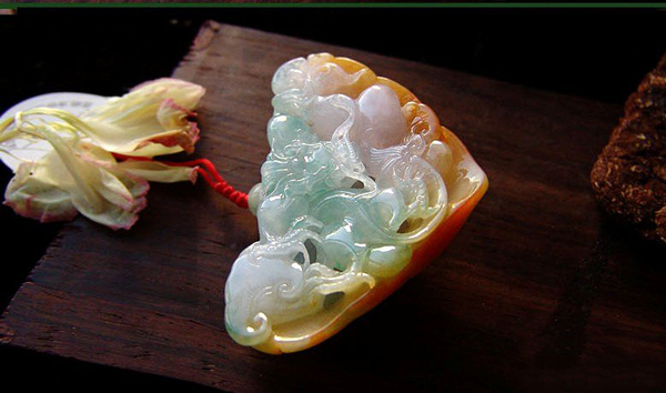 颜色越多，这块翡翠就越好吗？看完你就知道了！   第2张