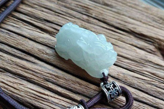 翡翠高糯化是什么意思 翡翠高糯化和细糯化哪个好   第3张